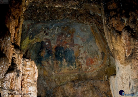 Santeramo, affreschi e graffiti: è la grotta di Sant'Angelo. Sì al recupero